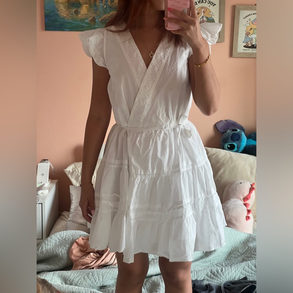 En Saison white wrap seashell dress with waist tie